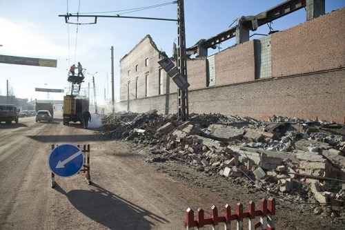 buzzfeed:  The 10 ton meteor that struck the Russian city of Chelyabinsk Friday set off a shockwave that caused untold damage to the area and injured nearly 1,000 people. 