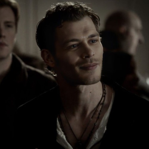 I Want To See Fanfics Of Klaus Mikaelson With Wolf Anatomy I Would Sell My Soul To See A Fanfic Like