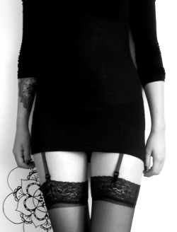 seduce-me-if-you-can:  gloriousgoth:  stockings Source: Glorious Goth  ❤Seduce me❤