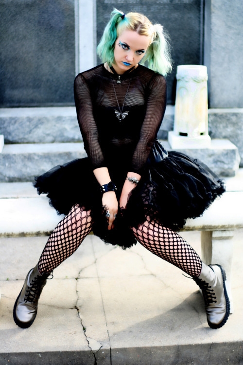 siffascary:  ~Meet me in the cemetery~Model: adult photos