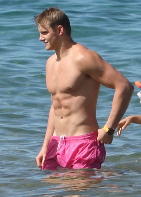 testingnewwaters:  Alexander Ludwig: having a great time at the beach… (Love when those wet shorts cling) 