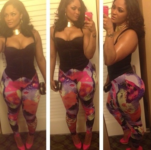 iofbeholder:  Maliah in tights (more…)View Post