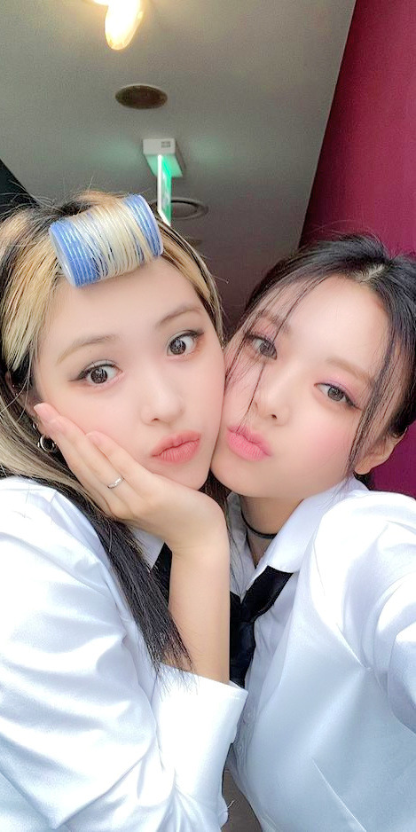 Yuna E Ryunjin (Itzy) Lockscreens