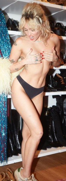 XXX feminineformsblog:Miley Cyrus  photo