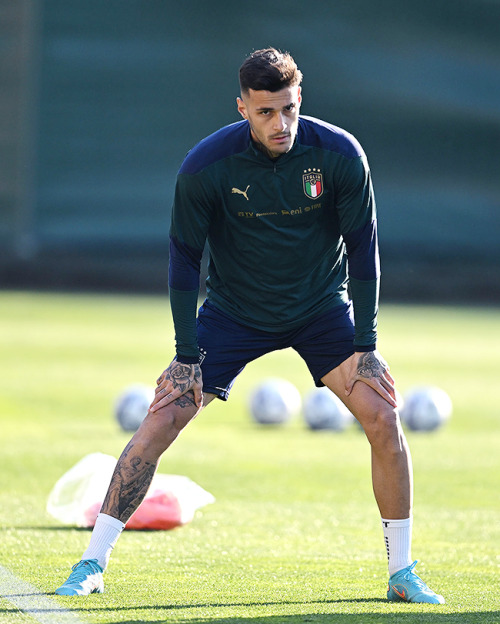 covercyano: Gianluca Scamacca of Italy in action during a Italy training session at Centro Tecnico F