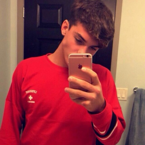 thedolansaintshit: dolan-baby:Grayson and Ethan in red appreciation post. fucj