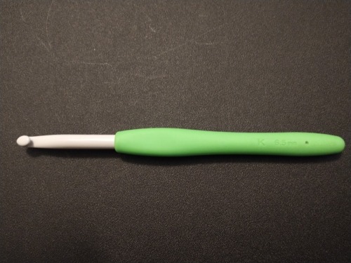 7mm CLOVER AMOUR ERGONOMIC CROCHET HOOK