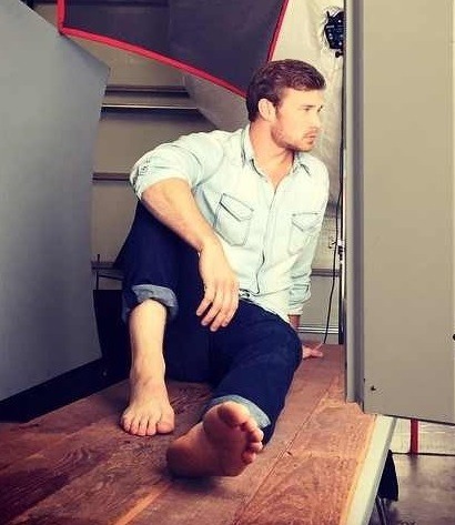 Porn feetofhollywood:  Derek Theler  photos