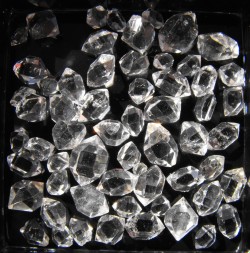 ifuckingloveminerals:  QuartzAce of Diamonds