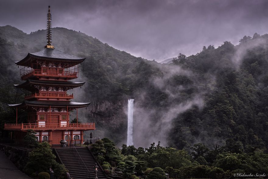 neva-undastood:  sixpenceee:  Pictures of Japan during the rainy season look like