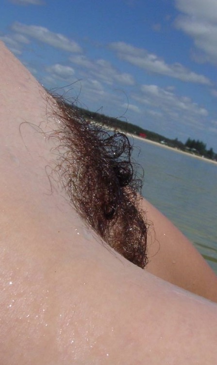 hairy-teeners:  Veronica 19 selfies 