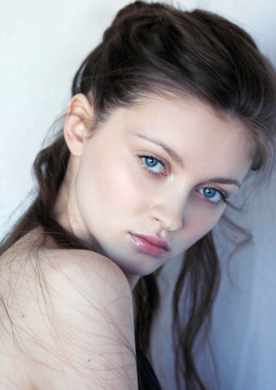 The good-looking girl