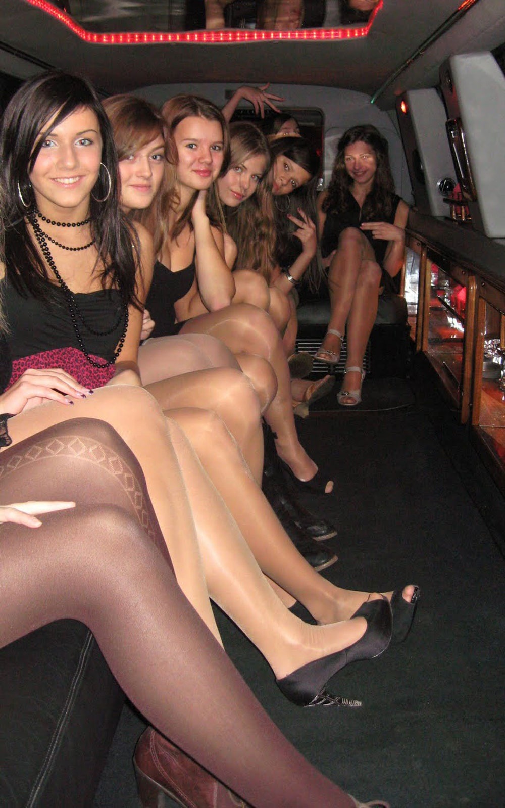 caseyridesagain:  pantyhoseswish:  Lots of Pantyhosed babes      (via TumbleOn)