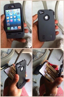 thatsgoodweed:  iPhone4HoldingWeed