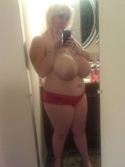 dating-chubby-girls:  Real name: Lisa Looking: