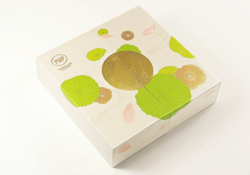 Elegant and classy mooncake packaging design by Pheonix Communications, HK