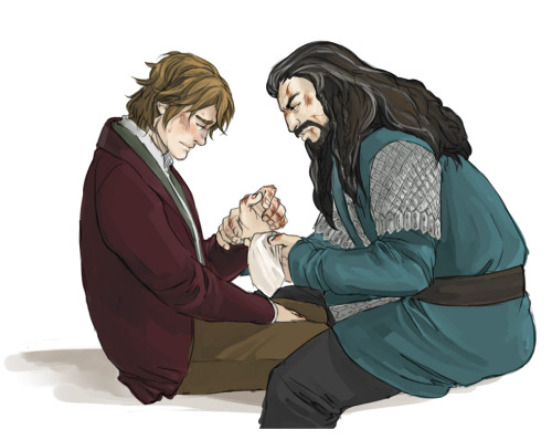 Porn Pics kaciart:  Thorin trying to make up for his