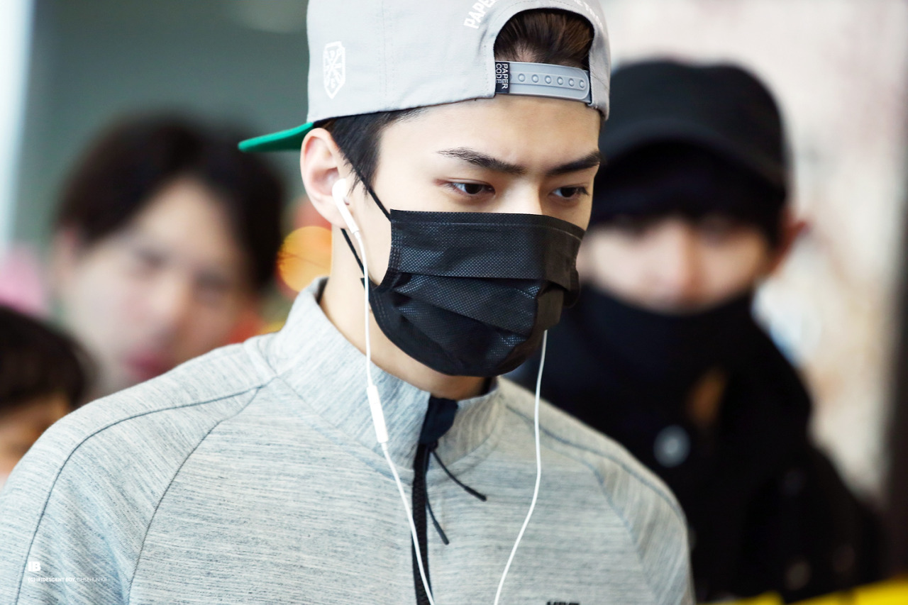 fyexo: iridescent boy | do not edit.