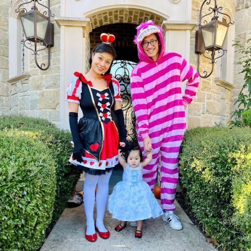 #happyhalloween #familyhalloweencostumes #halloweencostume #aliceinwonderland #baby #babygirl https: