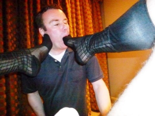 mastersocksub: meninsheersocks:  Il apprécie dirait on  Oui, j’ai beaucoup apprecie