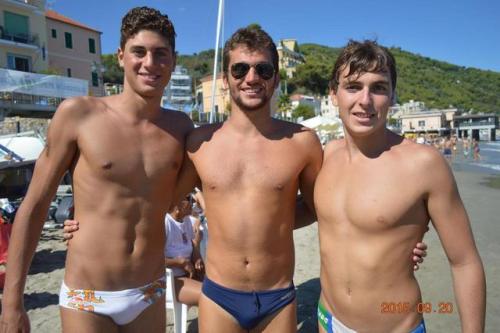 greenspeedos:trio delight‍♂️⛱ (reblog)