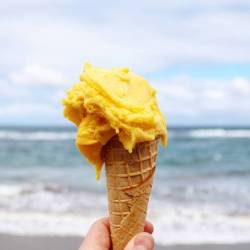 itspeeter:  La dulce vida 🍦 (at Playa Las Canteras, Las Palmas, Gran Canaria)