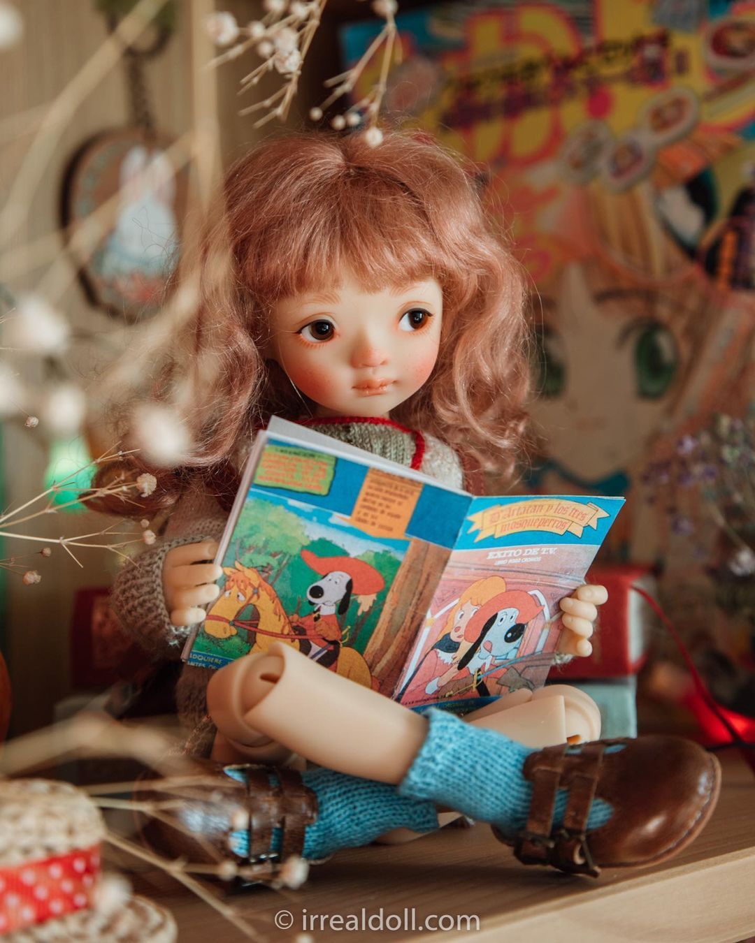 Hi! 💕 Do you recognize the character from Tali’s book? 👀
I chose something that reminds me to my childhood, what a wonderful times!
Playing with Tali is really fun, I love to take photos of Luciérnaga dolls line, they pose really well and they make...