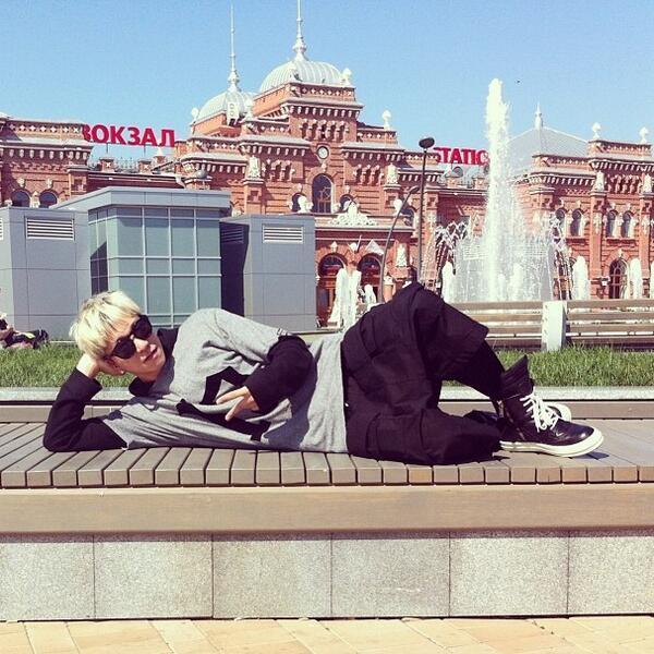 chanyeolscrackdealer:  attrachen:  xiutal-blog: While exo was busy taking selcas