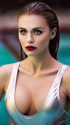 celebpicss:Holland Roden  Ohhhhh myyyyy 😍