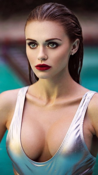 celebpicss:Holland Roden  Ohhhhh myyyyy 😍