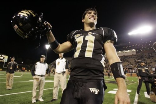 militarybromo:  texashotmen: taylorrockymtn:  Wake Forest quarterback Riley Skinner shows us all that he has more than one way to play ball.    😍