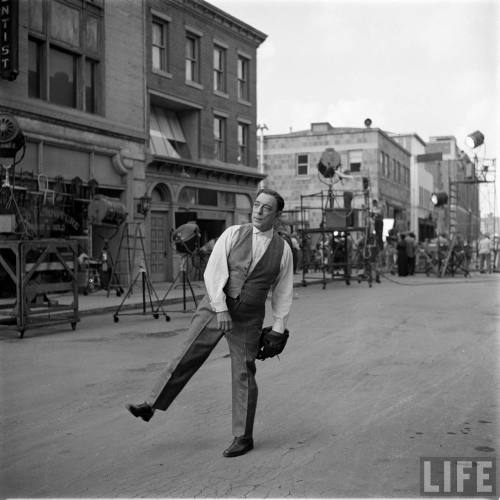mightyflynn:Buster Keaton, 1955Hollywood, CaliforniaPhoto by Loomis Dean