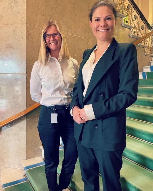 April 2022 // Crown Princess Victoria with a member of staff at the Grand Hotel in Lund. Victoria st