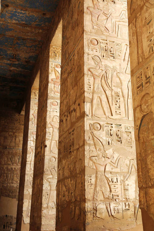 grandegyptianmuseum:Pillars decorated with figures and hieroglyphs at the Mortuary Temple of Ramesse