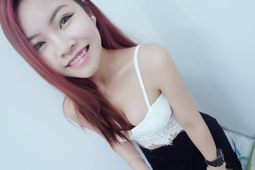 myfapfapcollection:  19 years old Malaysian girl living in SG Part 1Contribute more @ myfapfapcollection@outlook.com