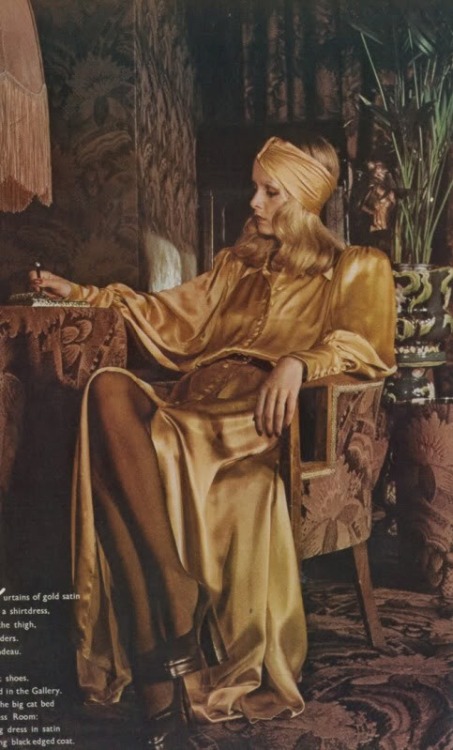 gypsymoonsister:Twiggy wearing a BIBA dress, UK Vogue December 1973