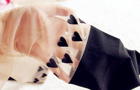 st-fashionn:  ★ heart dotted tights ★ $6.00 