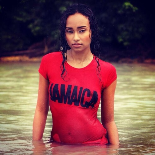 gorgeous-sistasofcolor:  Siintra Arunte-Bronte/ Alicia Keys/ Bernice Burgos / Nicole Ricca/ Keys/ Ricca