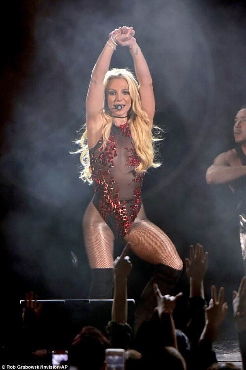 ❤️Stunning professional pics!! Britney &amp; G-Eazy + more #JingleBash Source: Daily Mailhttps:/