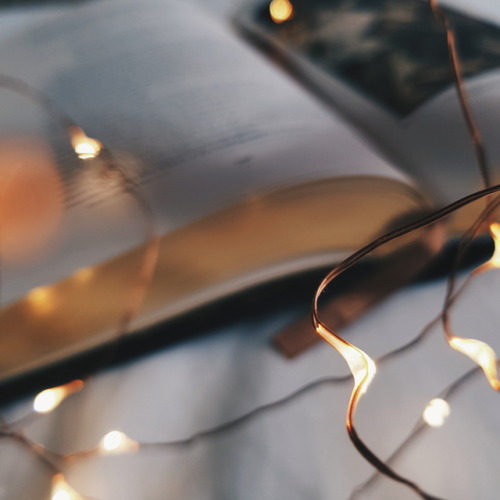 chocninja123:Fairy lights and books: A concept ~ my book ig: @hoarding.chapters