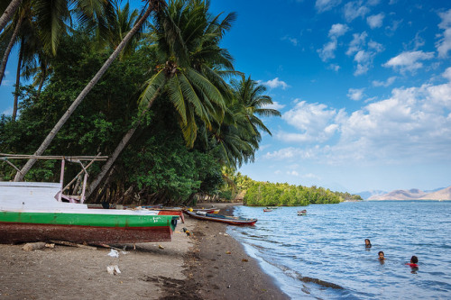 just-wanna-travel:Jontona beach, Indonesia