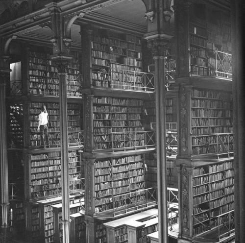 Interior of the public library of Cincinnati. 1874.