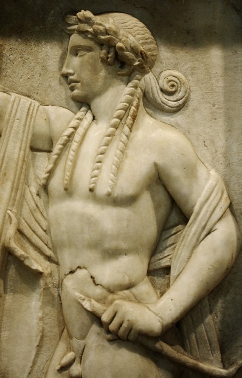 Apollo, archaizing style