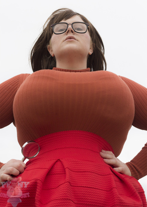 kevinnewsomuniverse: maciej077347:Oh lord I Always Thought Velma Was The Hot One!  Love Her Big Fat 