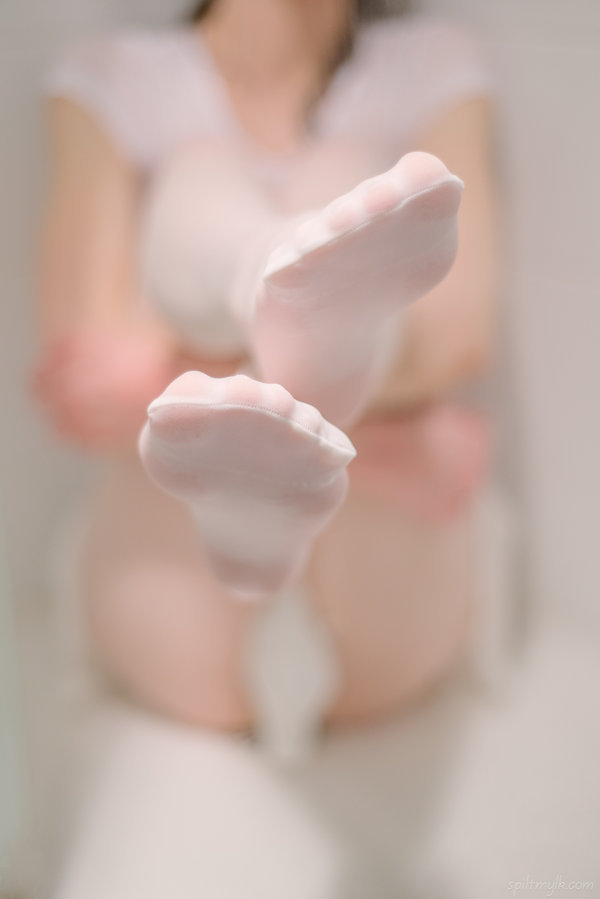 iliketights:Soft white by PascalsProxy
