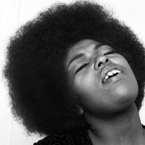 twixnmix:    Roberta Flack photographed by Jack Robinson, November 1969. Photos from this session were used for her her second album Chapter Two (1970).