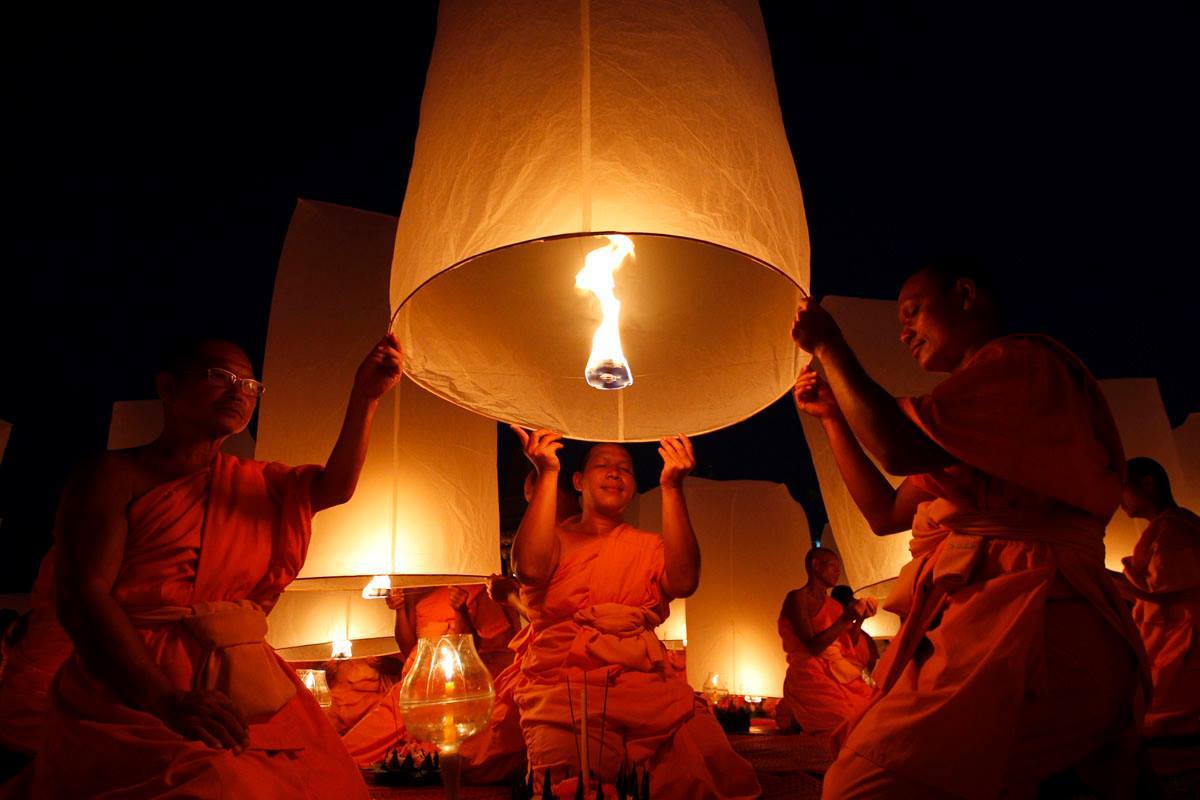 nubbsgalore:  lantern launch for loi krathong at the temple of wat chai mongkol