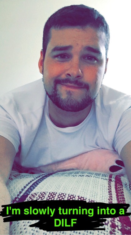 chrisazech: I’m looking like a DILF and I don’t mind :) I don&rsquo;t mind either!!