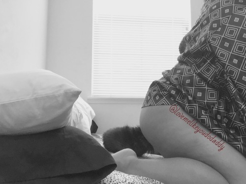 lovemelikeyoudodaddy:  Play with my ass while you fuck me and I’ll love you forever. 