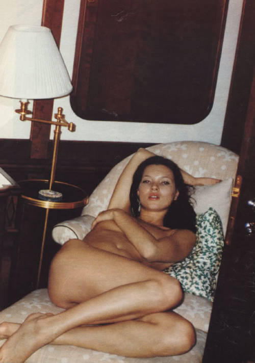 mlsg:  -everythinginbetween:   Kate Moss porn pictures